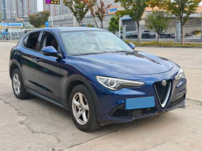 2017 ALFA ROMEO thumbnail 3