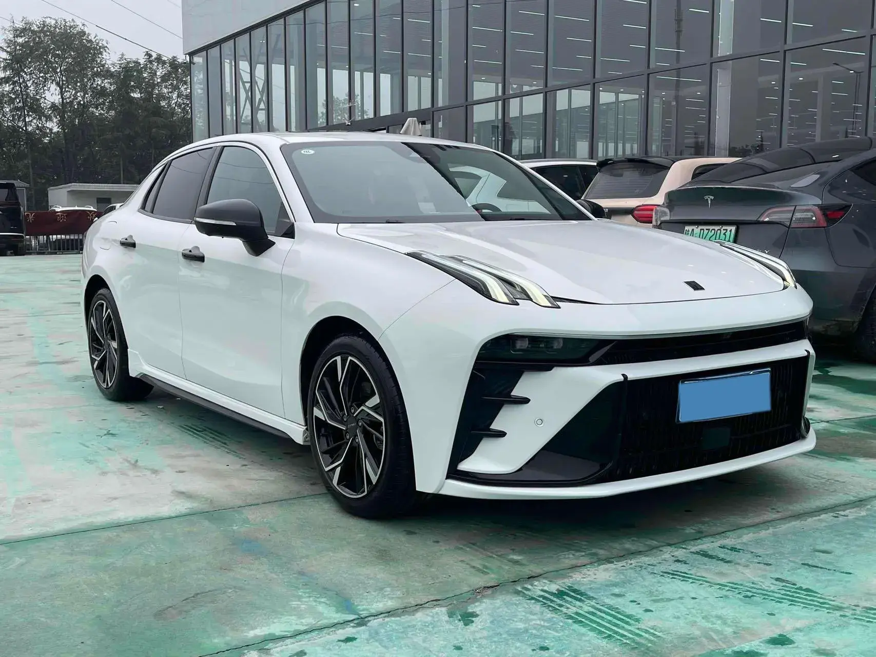 2023 LYNK&CO 03 thumbnail 3