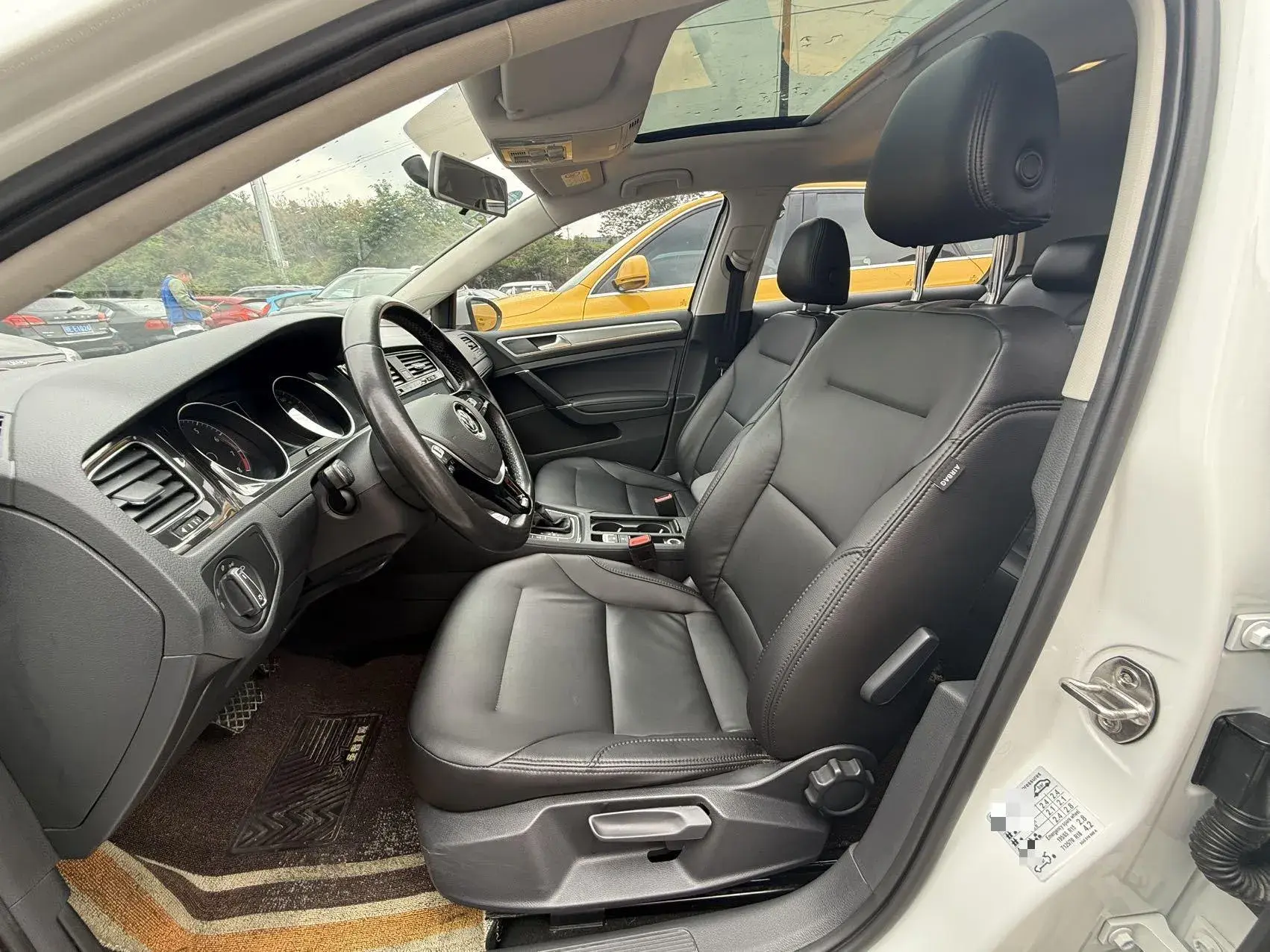 2018 VOLKSWAGEN GOLF thumbnail 4