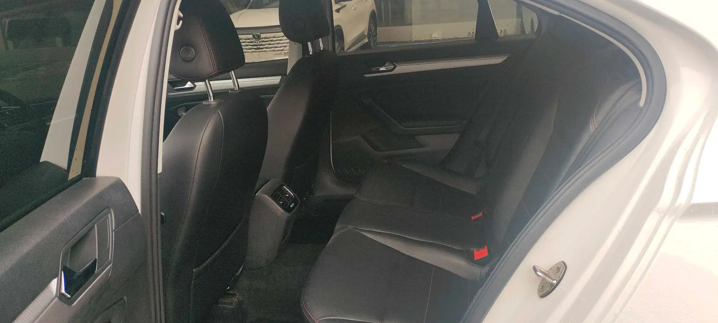 2018 VOLKSWAGEN LAMANDO thumbnail 3