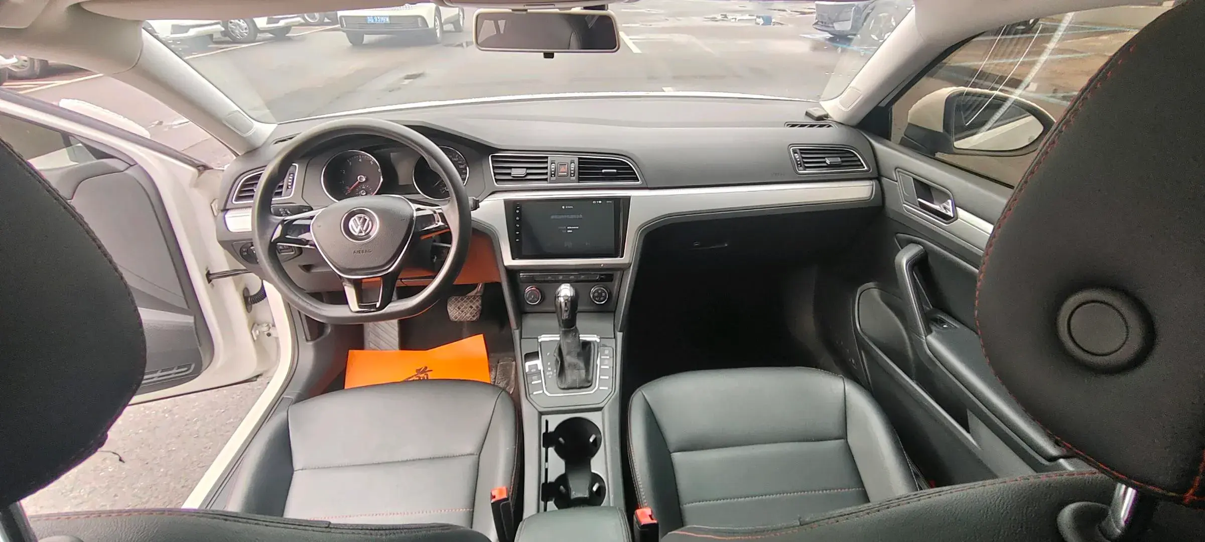 2018 VOLKSWAGEN LAMANDO thumbnail 2