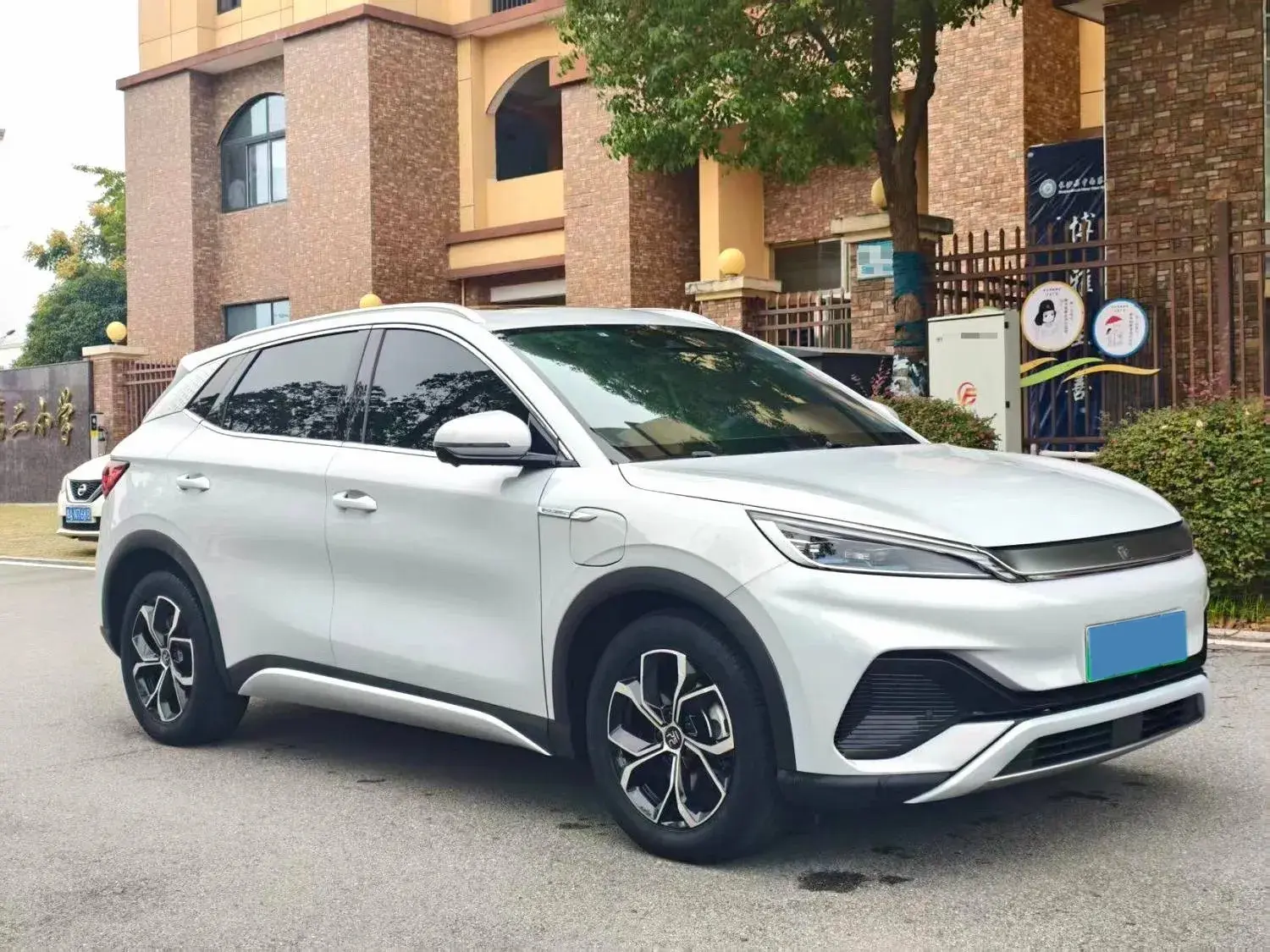 2023 BYD YUAN thumbnail 3