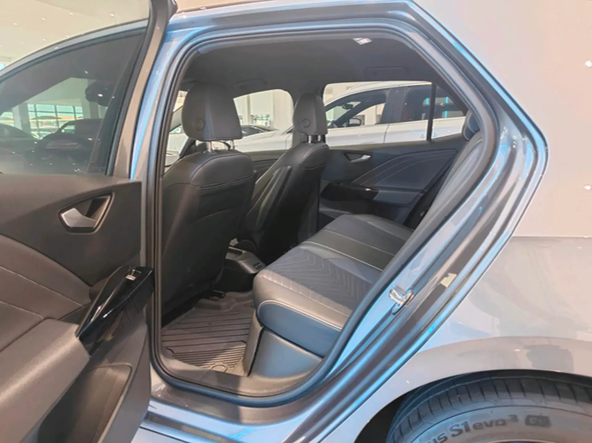 2024 VOLKSWAGEN ID.3 thumbnail 3