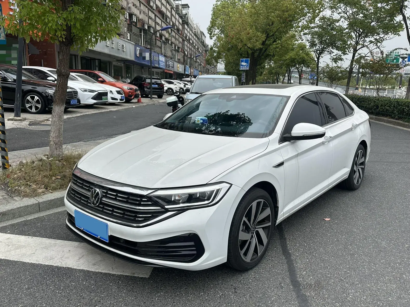 2025 VOLKSWAGEN SAGITAR view 1