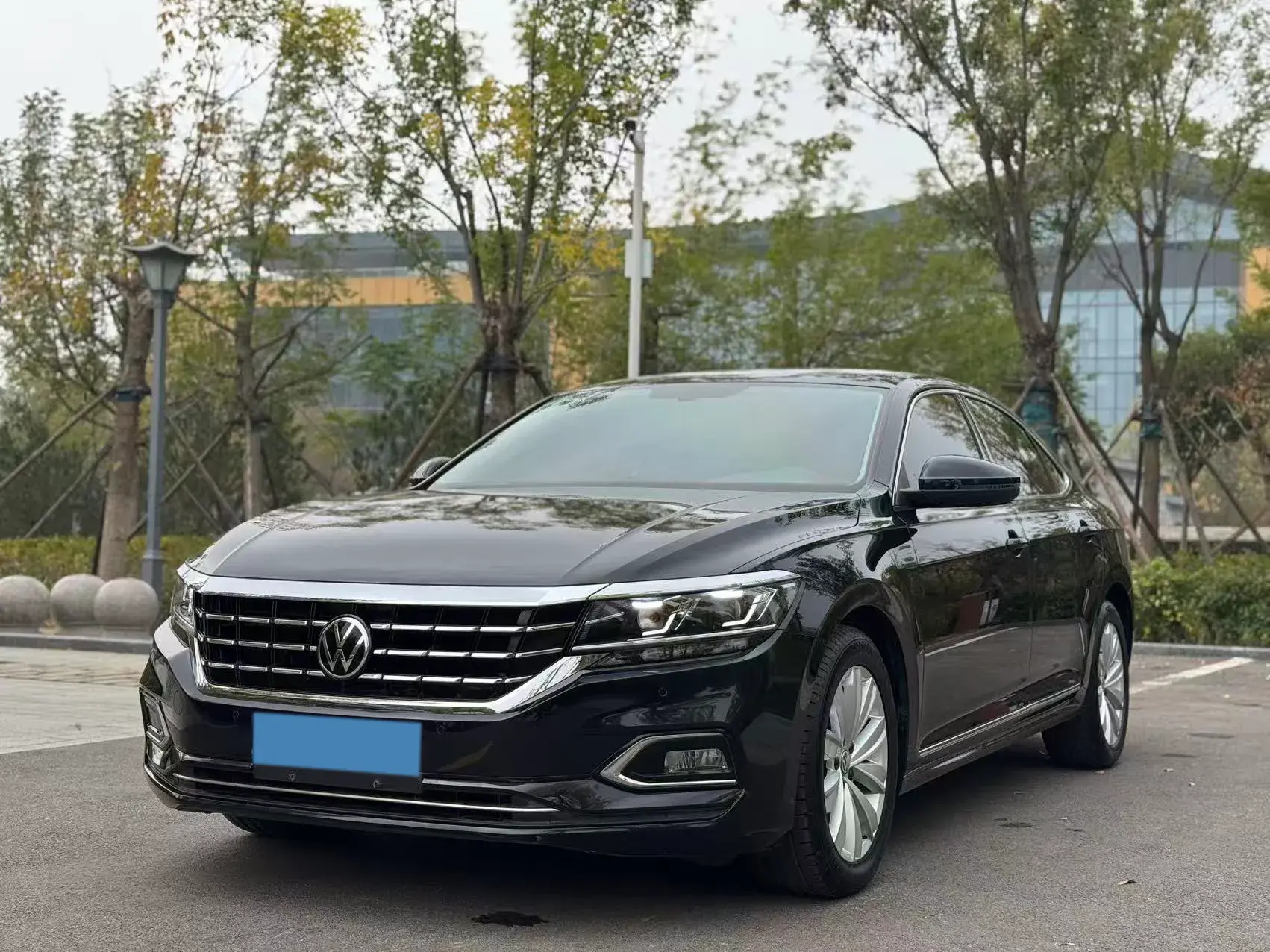 2019 VOLKSWAGEN PASSAT view 1