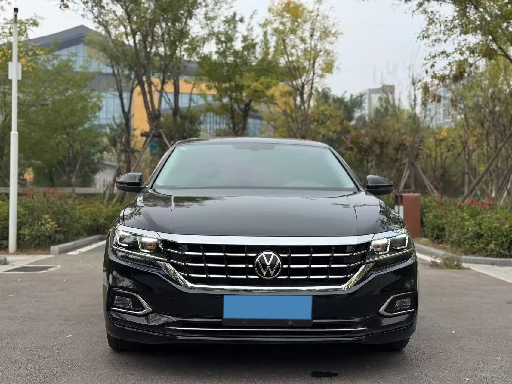 2019 VOLKSWAGEN PASSAT thumbnail 3