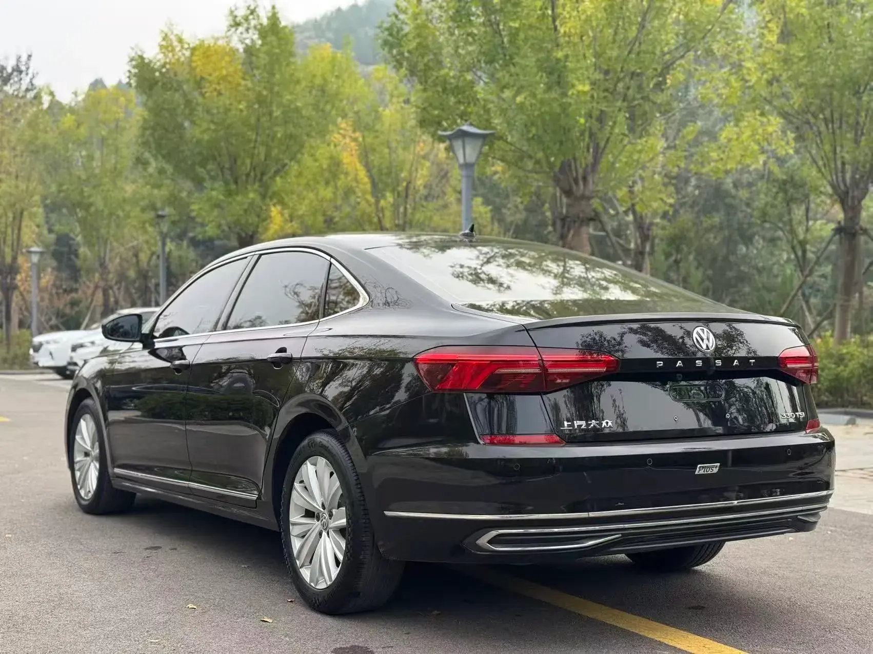 2019 VOLKSWAGEN PASSAT thumbnail 4