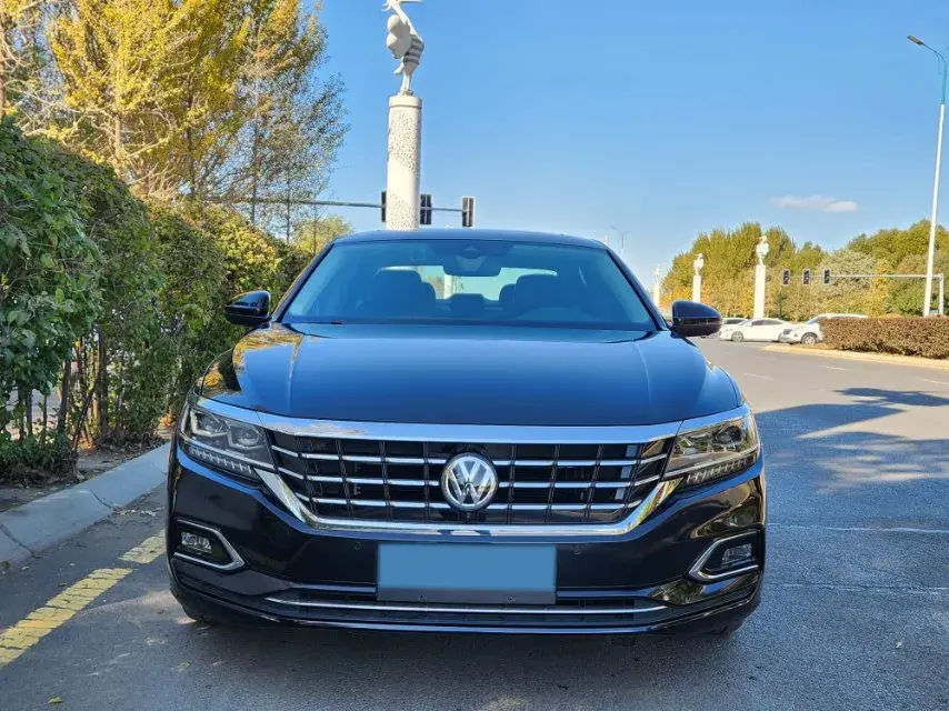 2019 VOLKSWAGEN PASSAT thumbnail 2