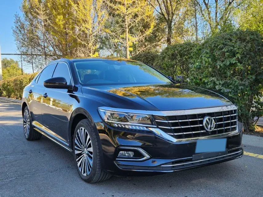 2019 VOLKSWAGEN PASSAT thumbnail 3