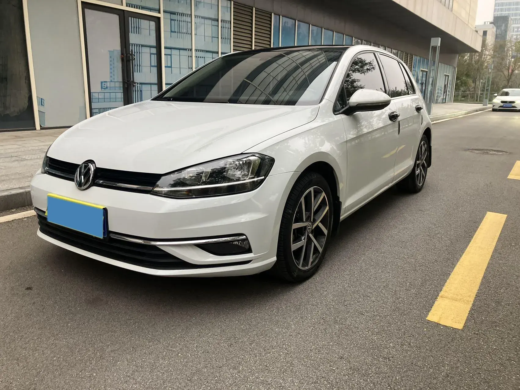 2020 VOLKSWAGEN GOLF view 1