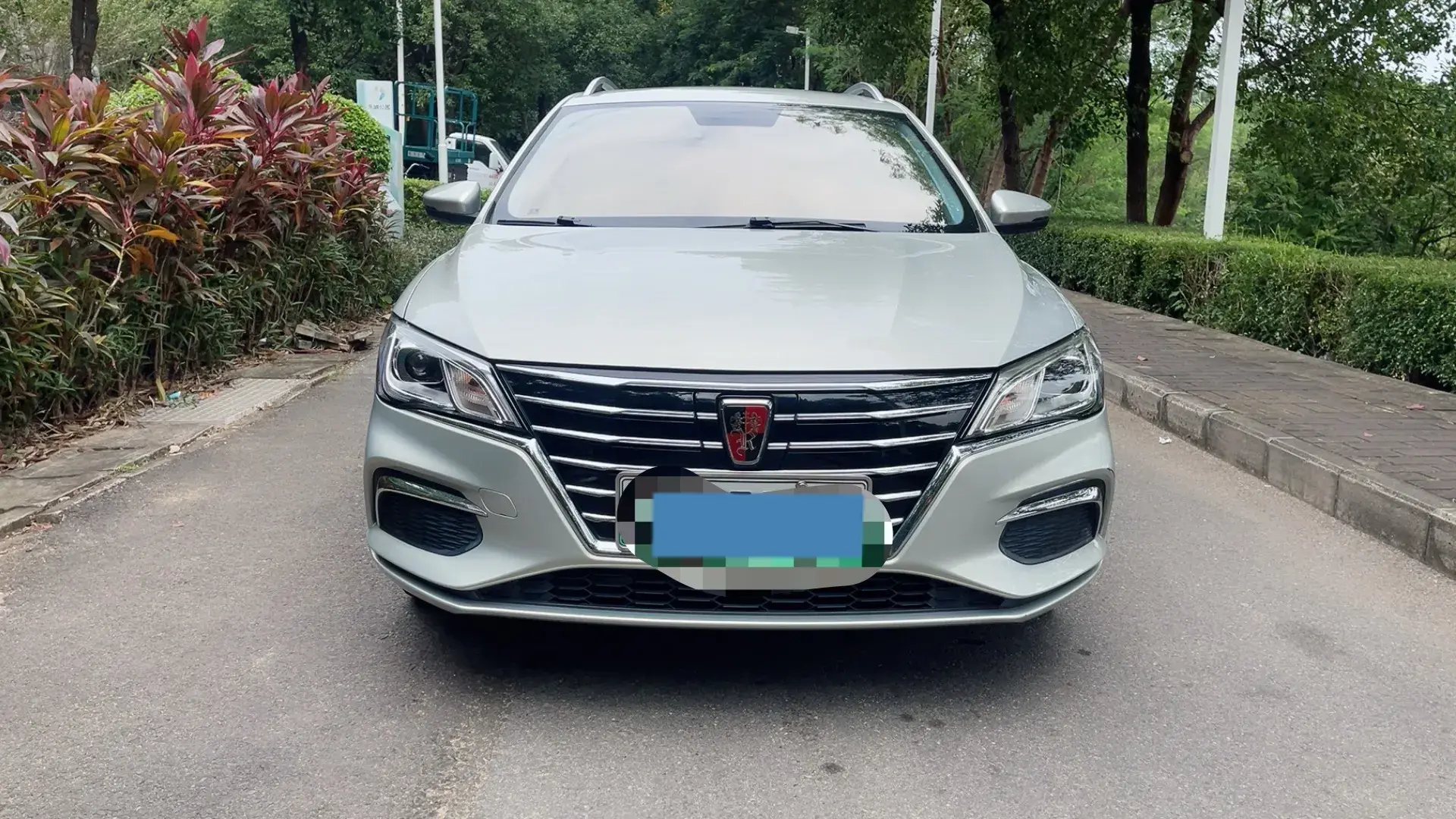 2018 ROEWE EI5 thumbnail 2