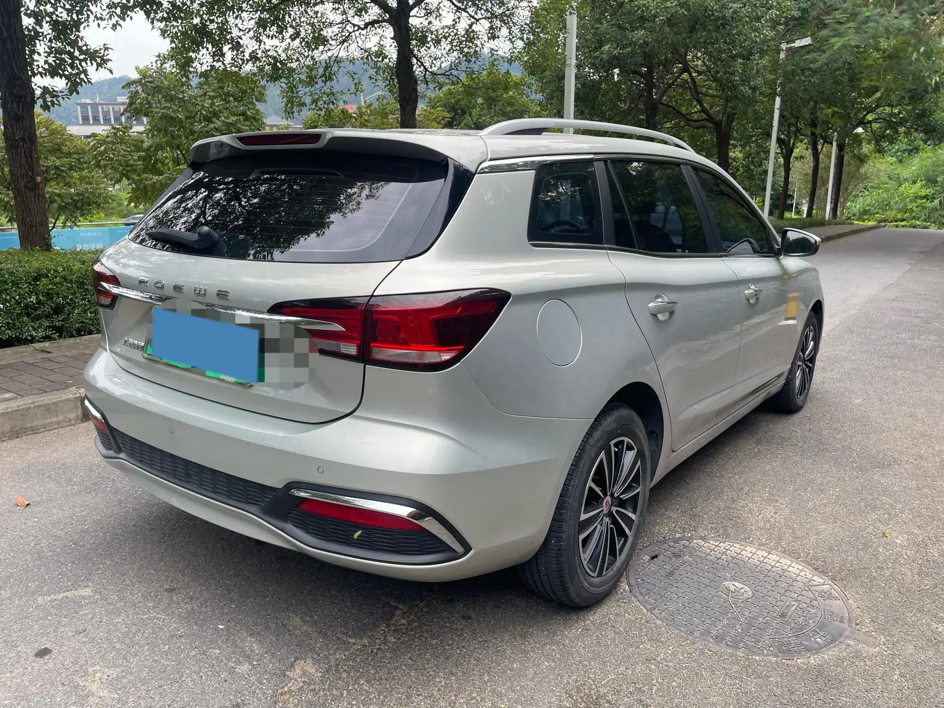 2018 ROEWE EI5 thumbnail 4
