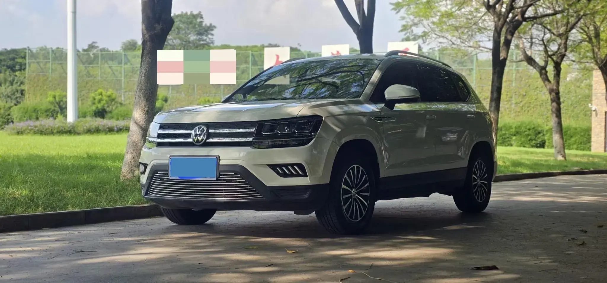 2020 VOLKSWAGEN THARU view 1