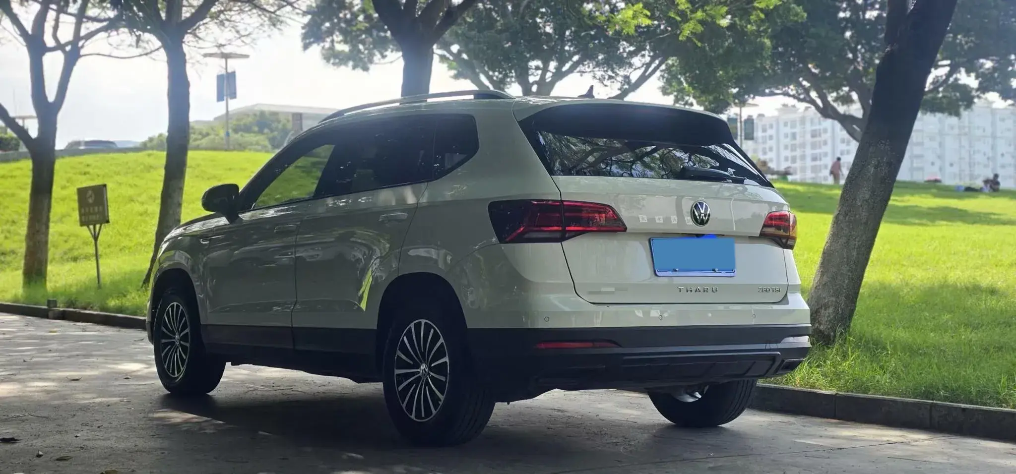 2020 VOLKSWAGEN THARU thumbnail 4