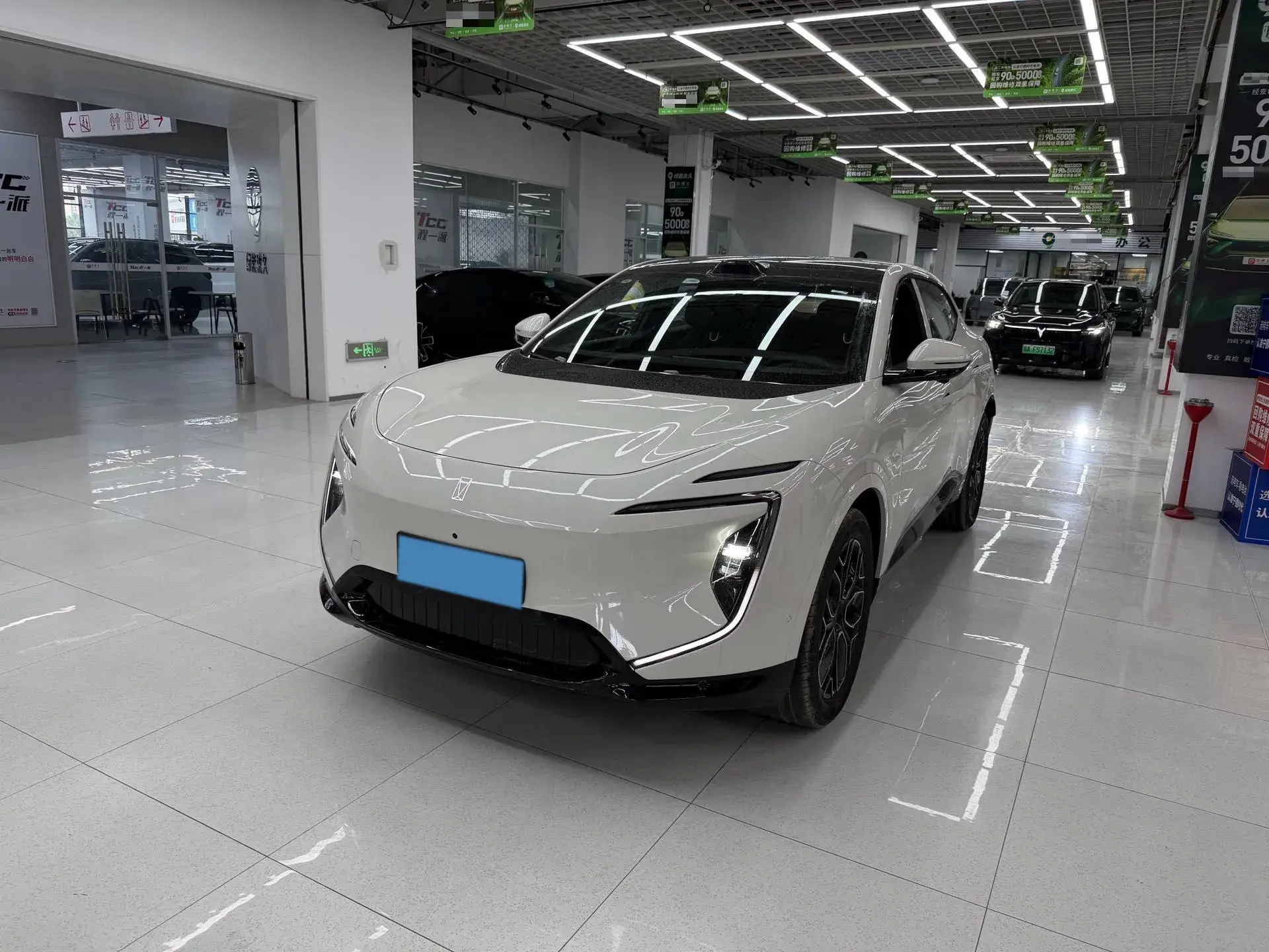 2023 AVATR 07 view 1