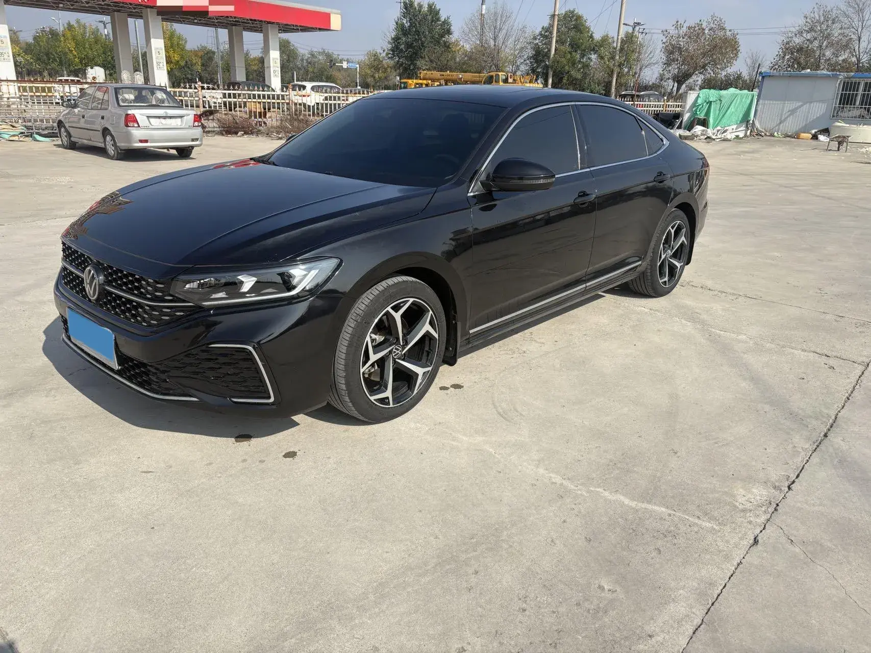 2023 VOLKSWAGEN PASSAT view 1