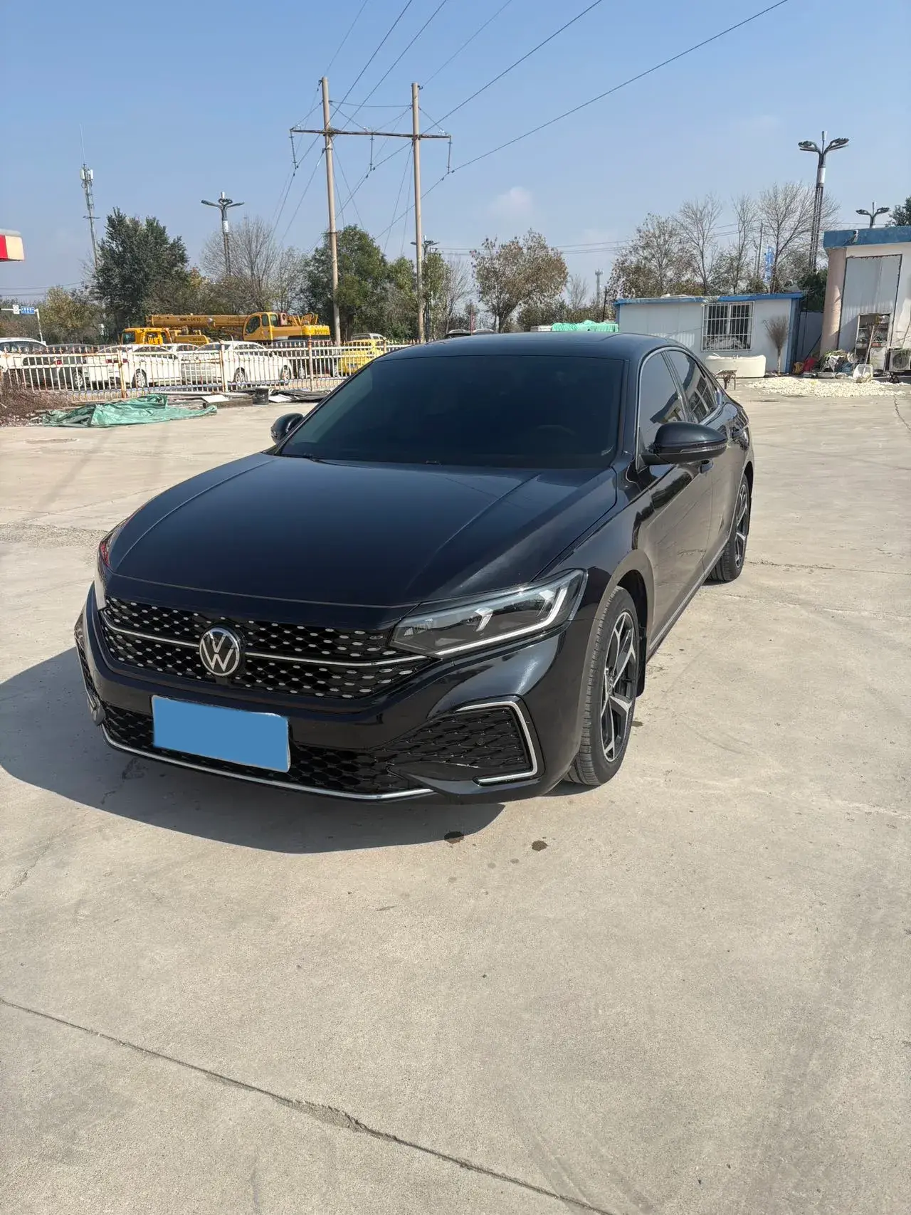 2023 VOLKSWAGEN PASSAT thumbnail 2