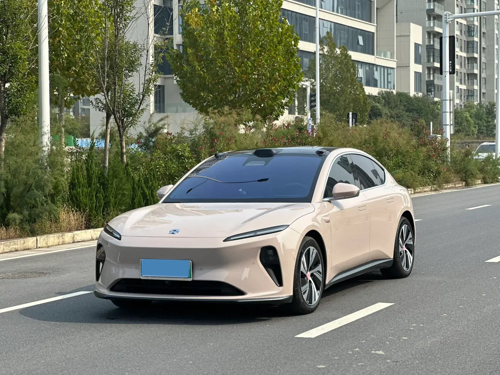 2024 NIO ET5 view 1
