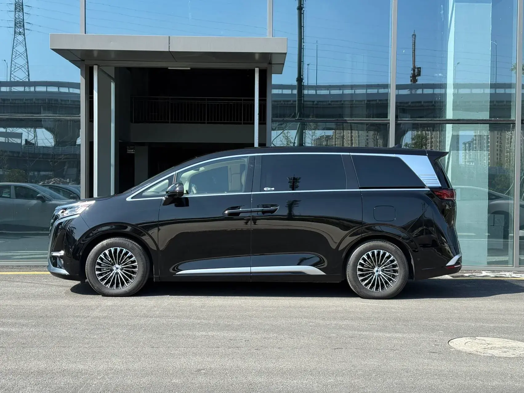 2022 DENZA D9 thumbnail 3