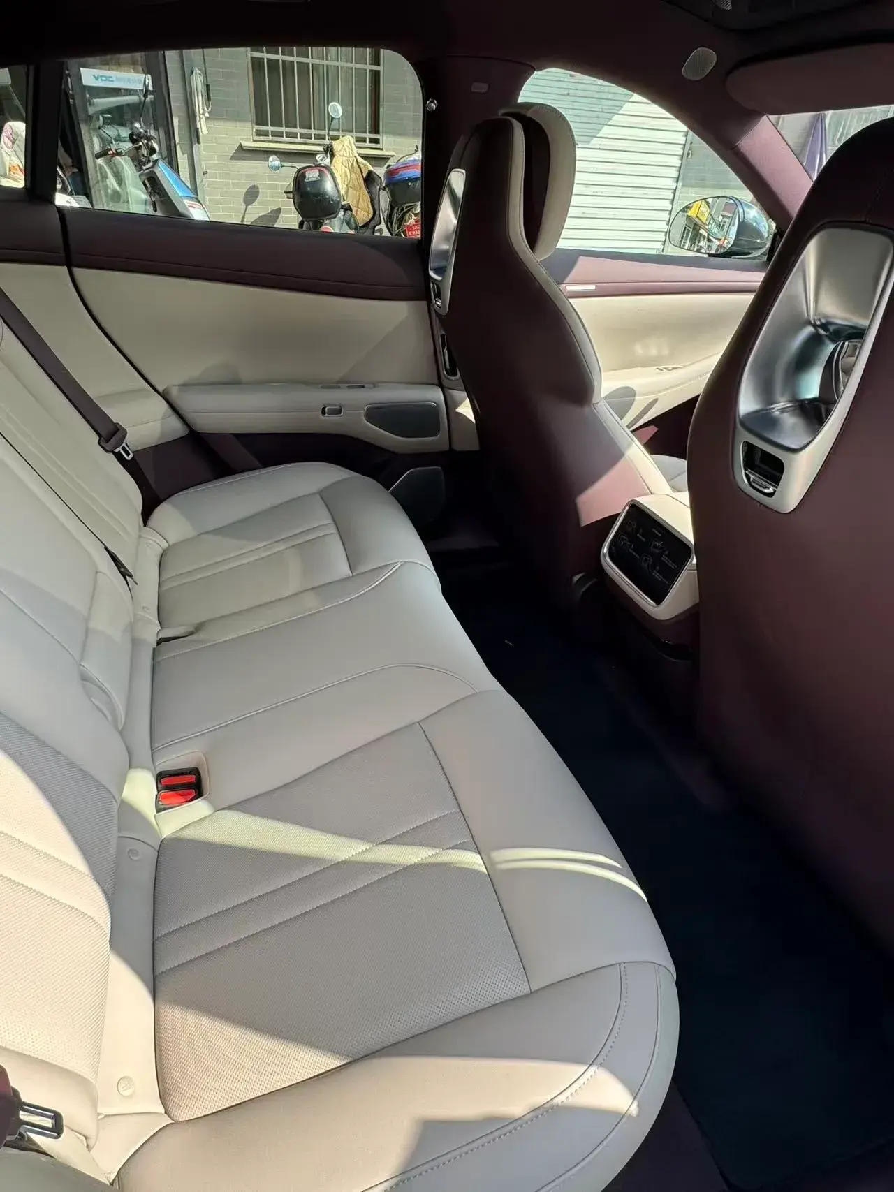 2025 MI YU7 thumbnail 4