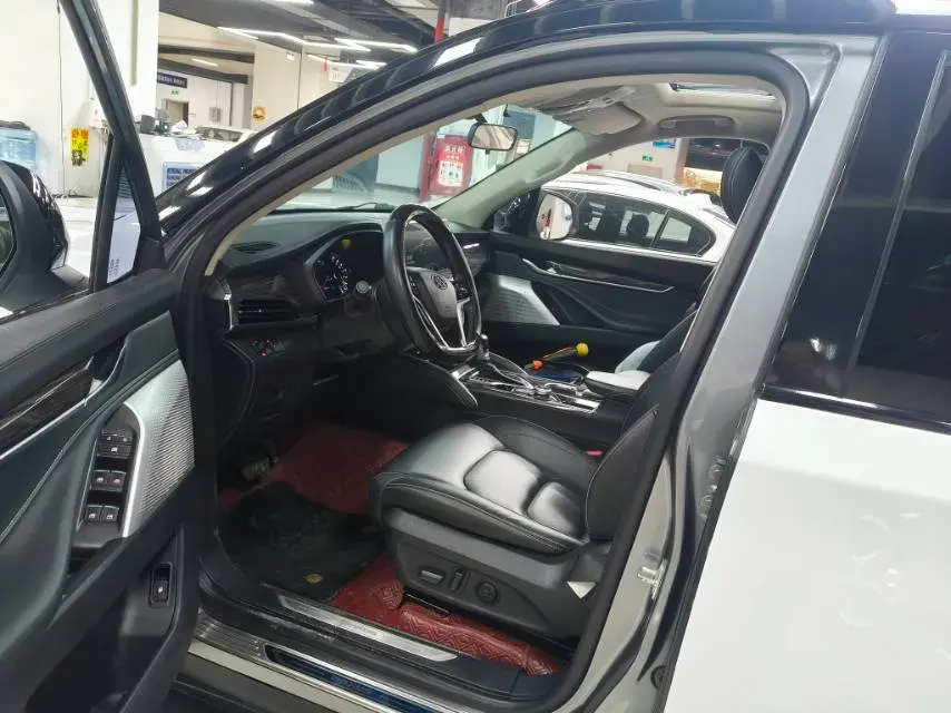 2017 MAXUS D90 thumbnail 2