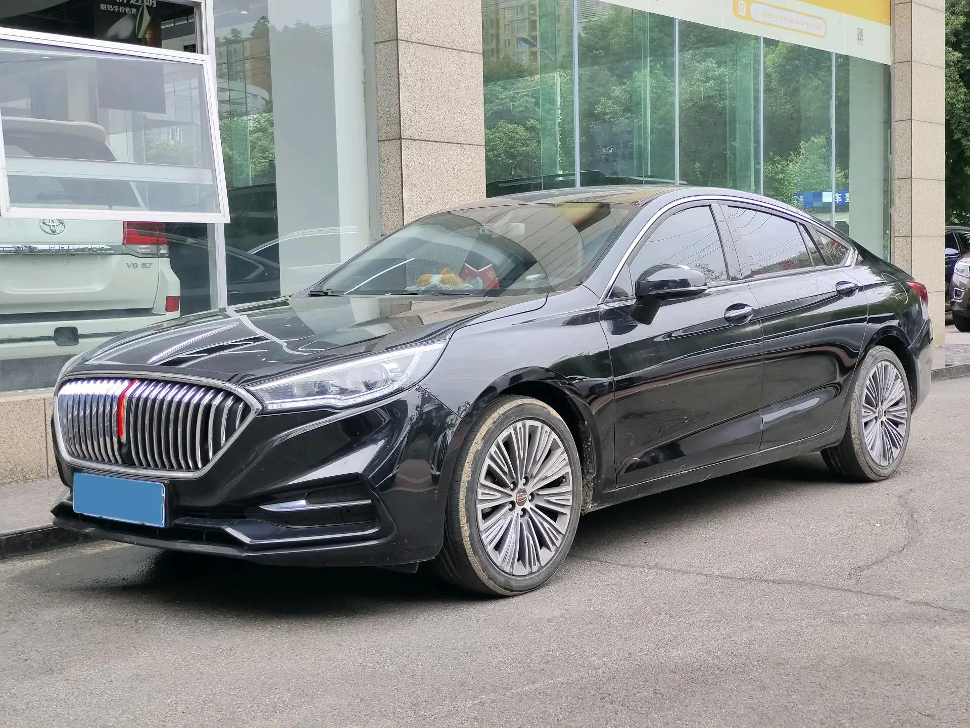 2022 HONGQI H5 view 1