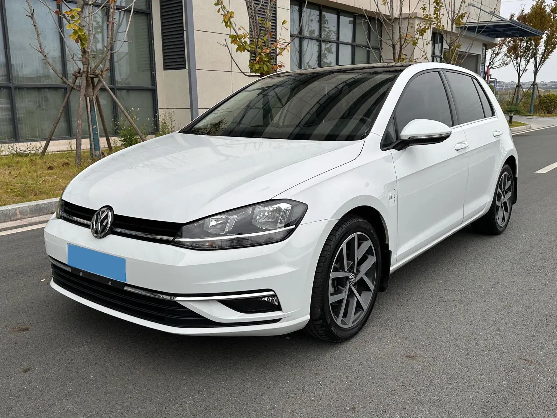 2020 VOLKSWAGEN GOLF view 1