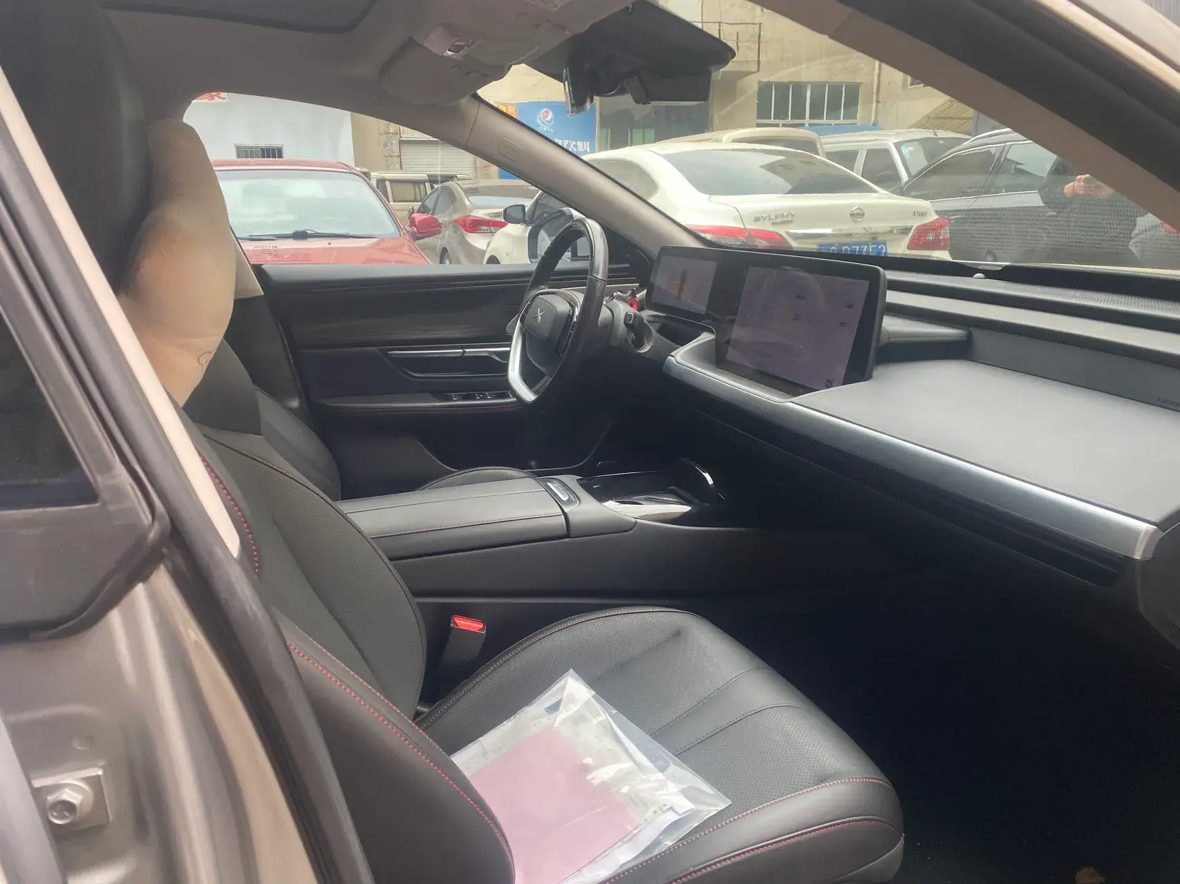 2023 XPENG P7 thumbnail 4