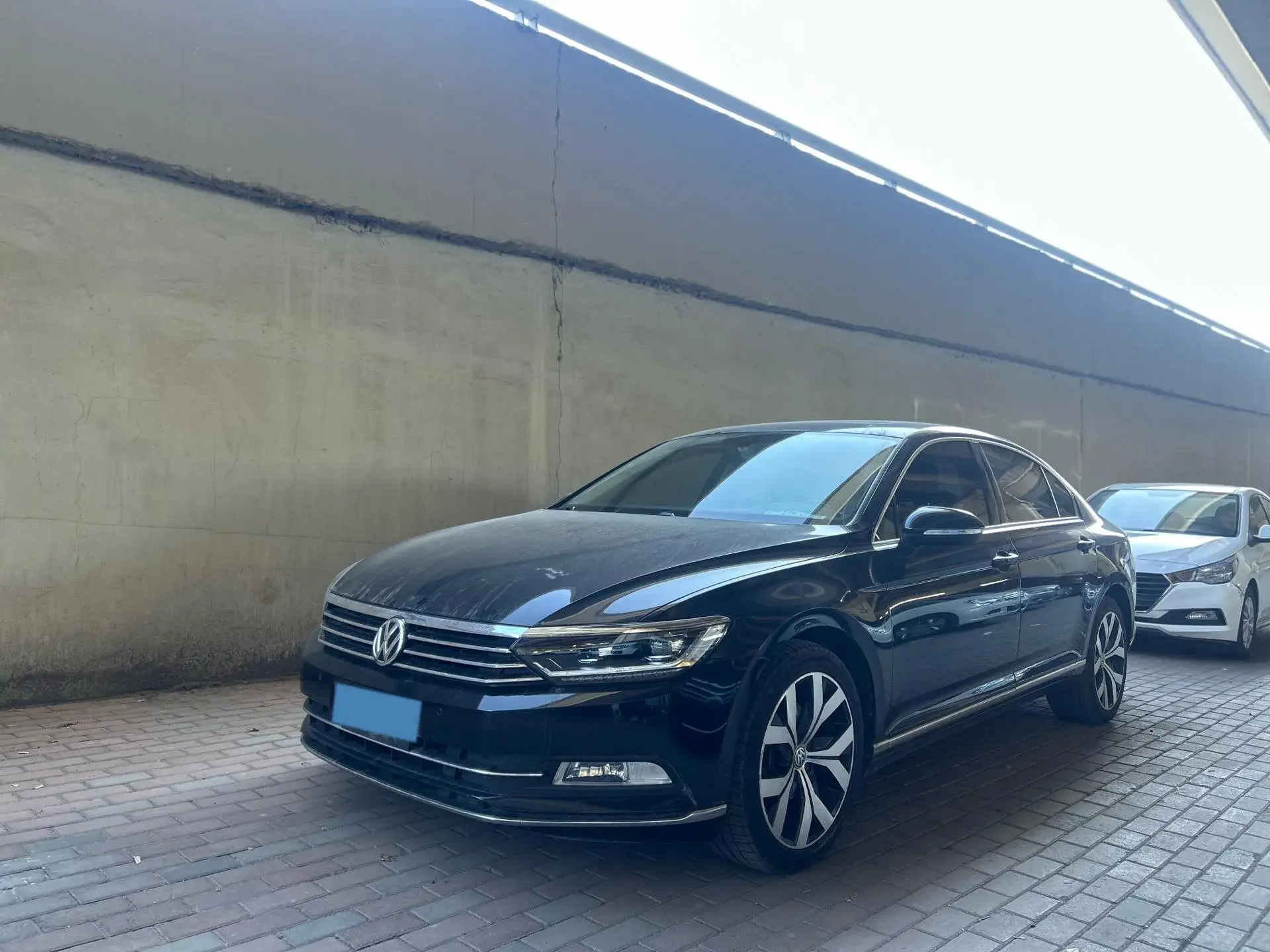 2017 VOLKSWAGEN MAGOTAN view 1