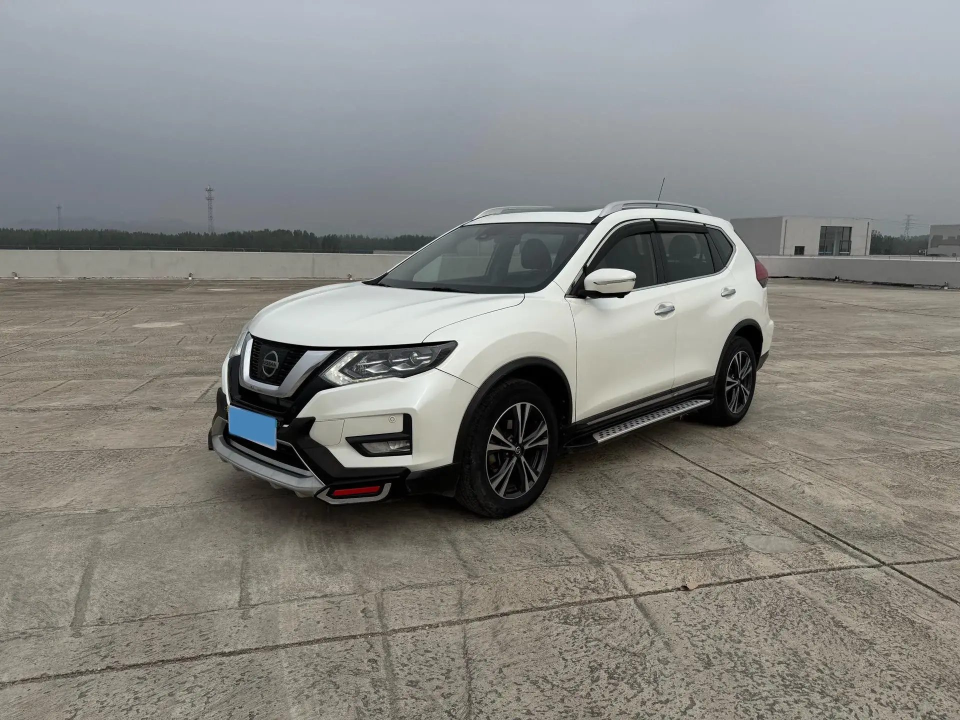 2021 NISSAN X-TRAIL view 1