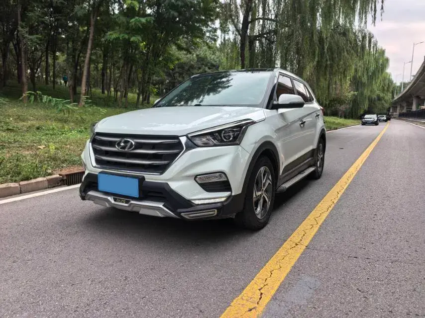 2017 HYUNDAI IX25 view 1