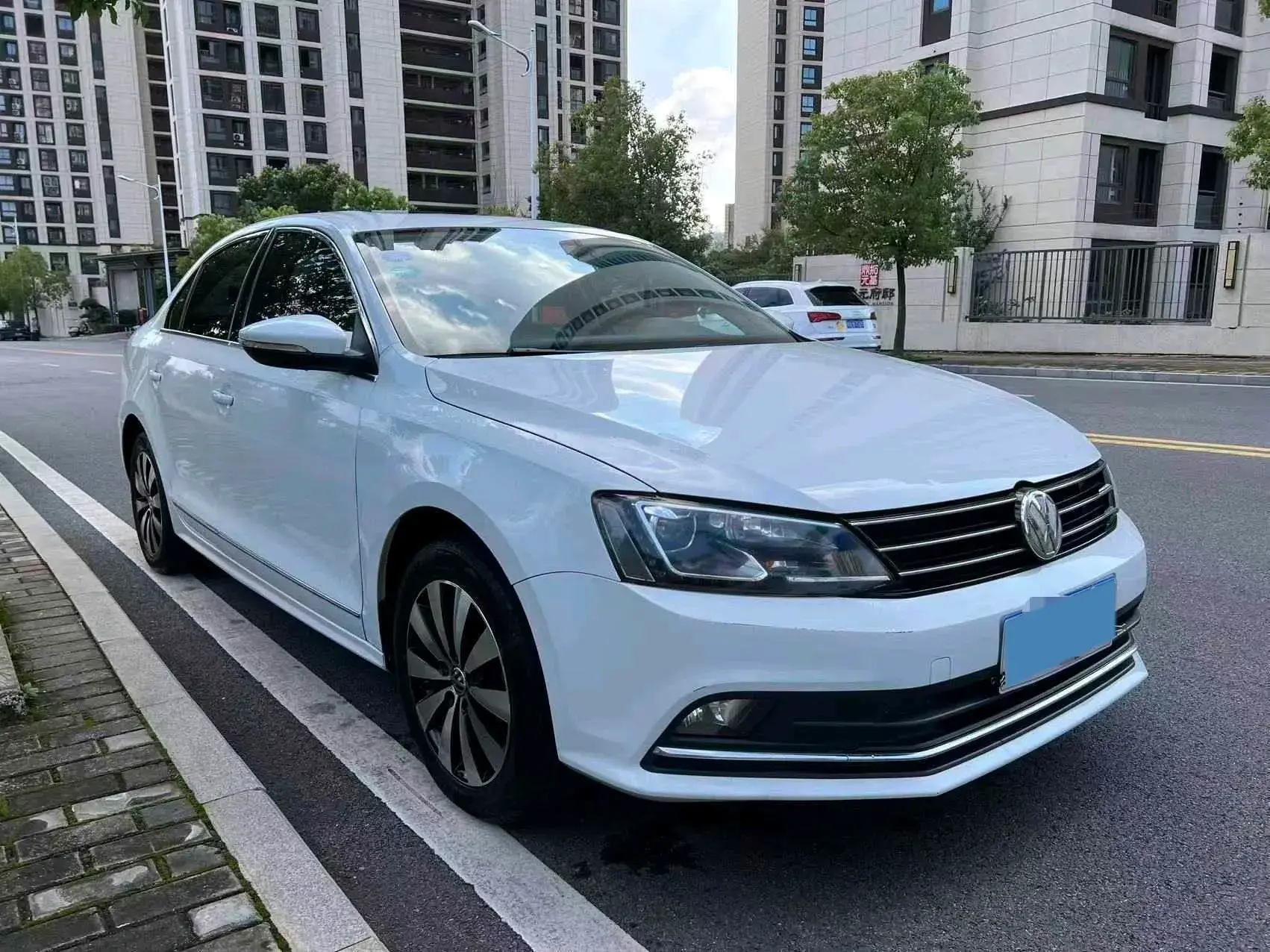 2018 VOLKSWAGEN SAGITAR thumbnail 3