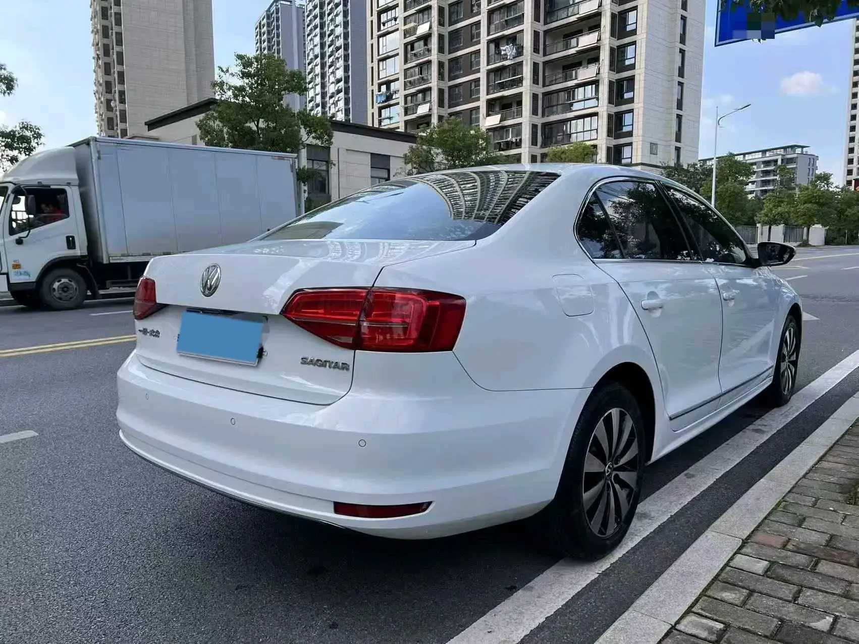 2018 VOLKSWAGEN SAGITAR thumbnail 4