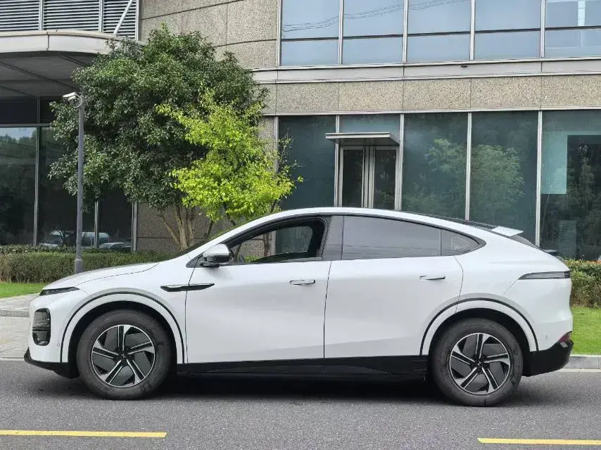 2023 XPENG G6 thumbnail 4