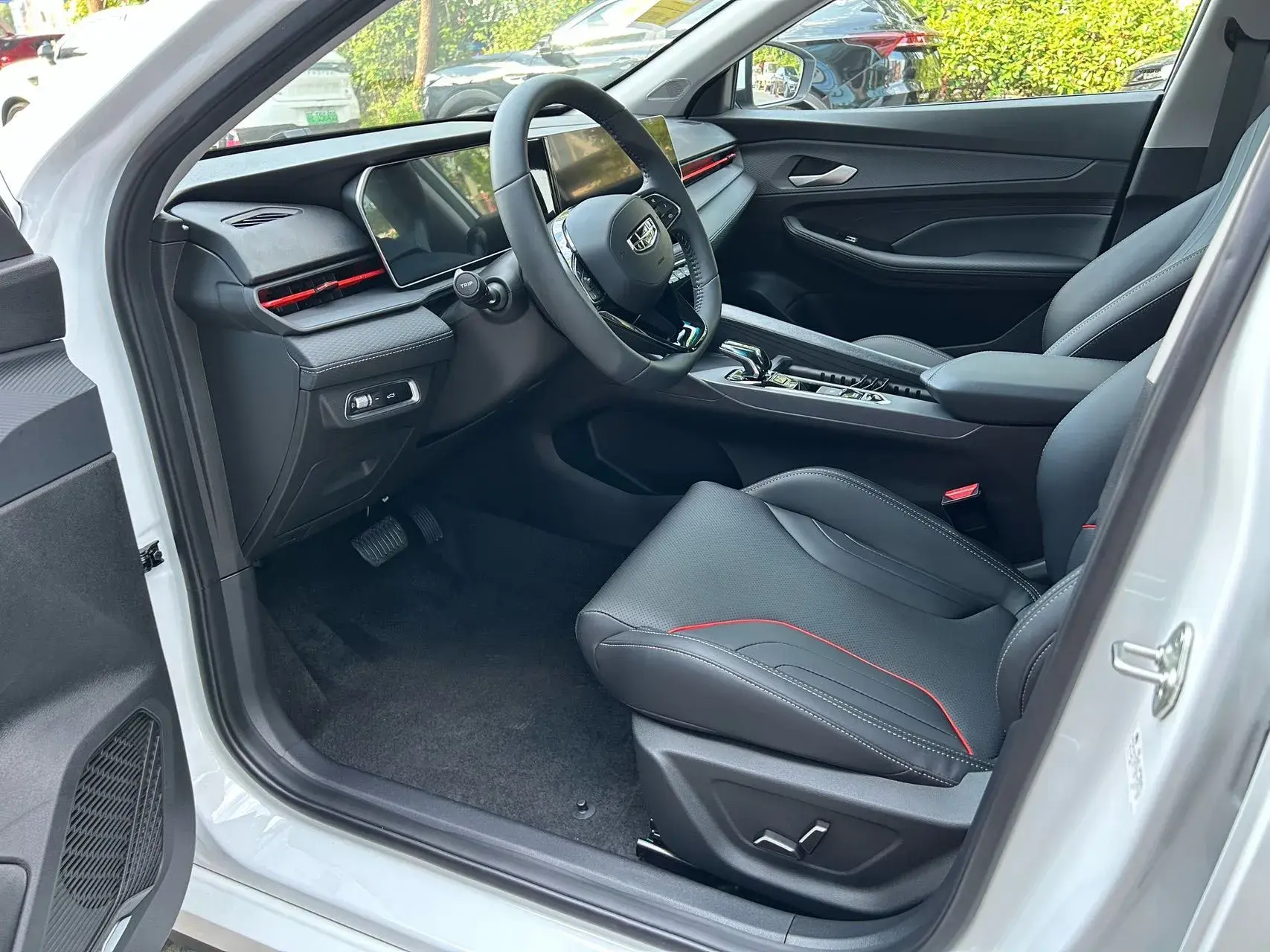 2024 GEELY BINRAY thumbnail 4