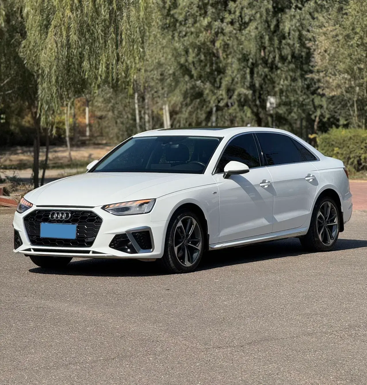 2022 AUDI A4L view 1