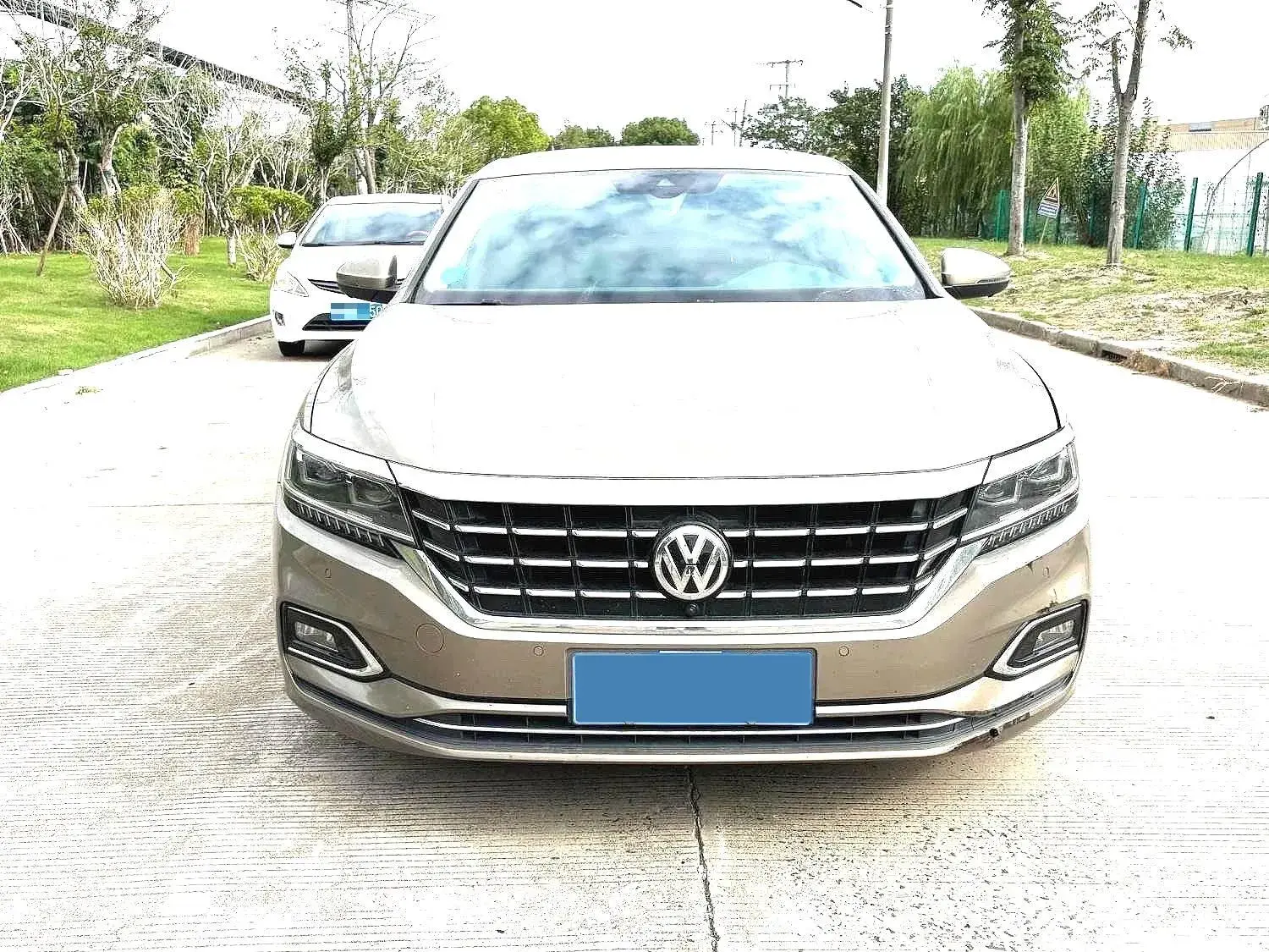 2019 VOLKSWAGEN PASSAT thumbnail 2