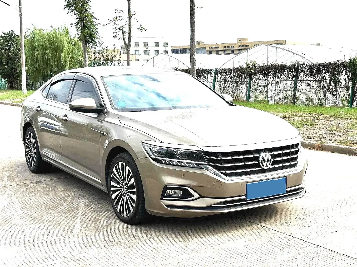 2019 VOLKSWAGEN PASSAT thumbnail 3