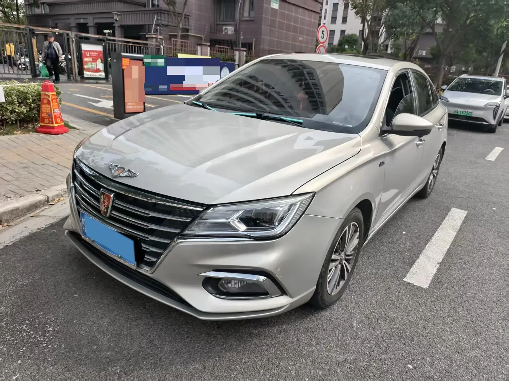 2019 ROEWE I5 view 1