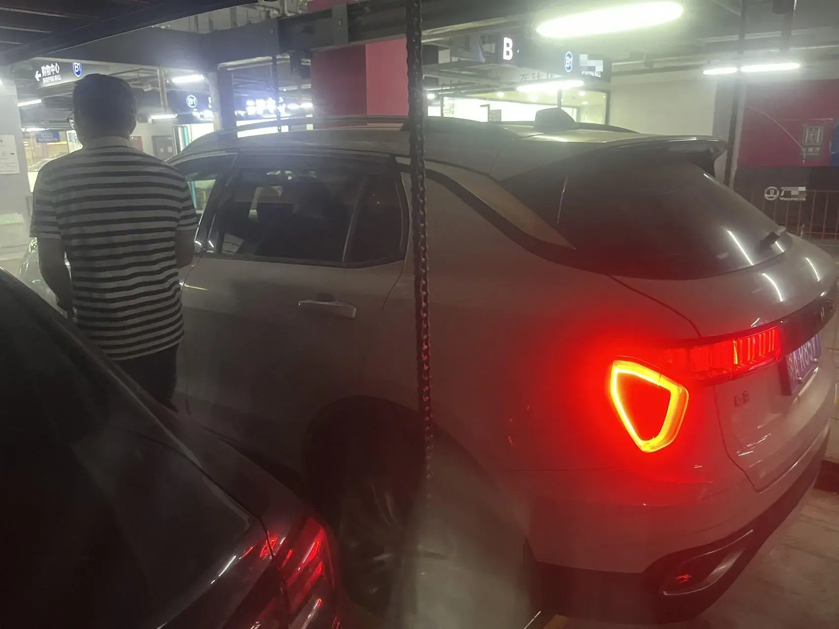 2017 LYNK&CO 01 thumbnail 4