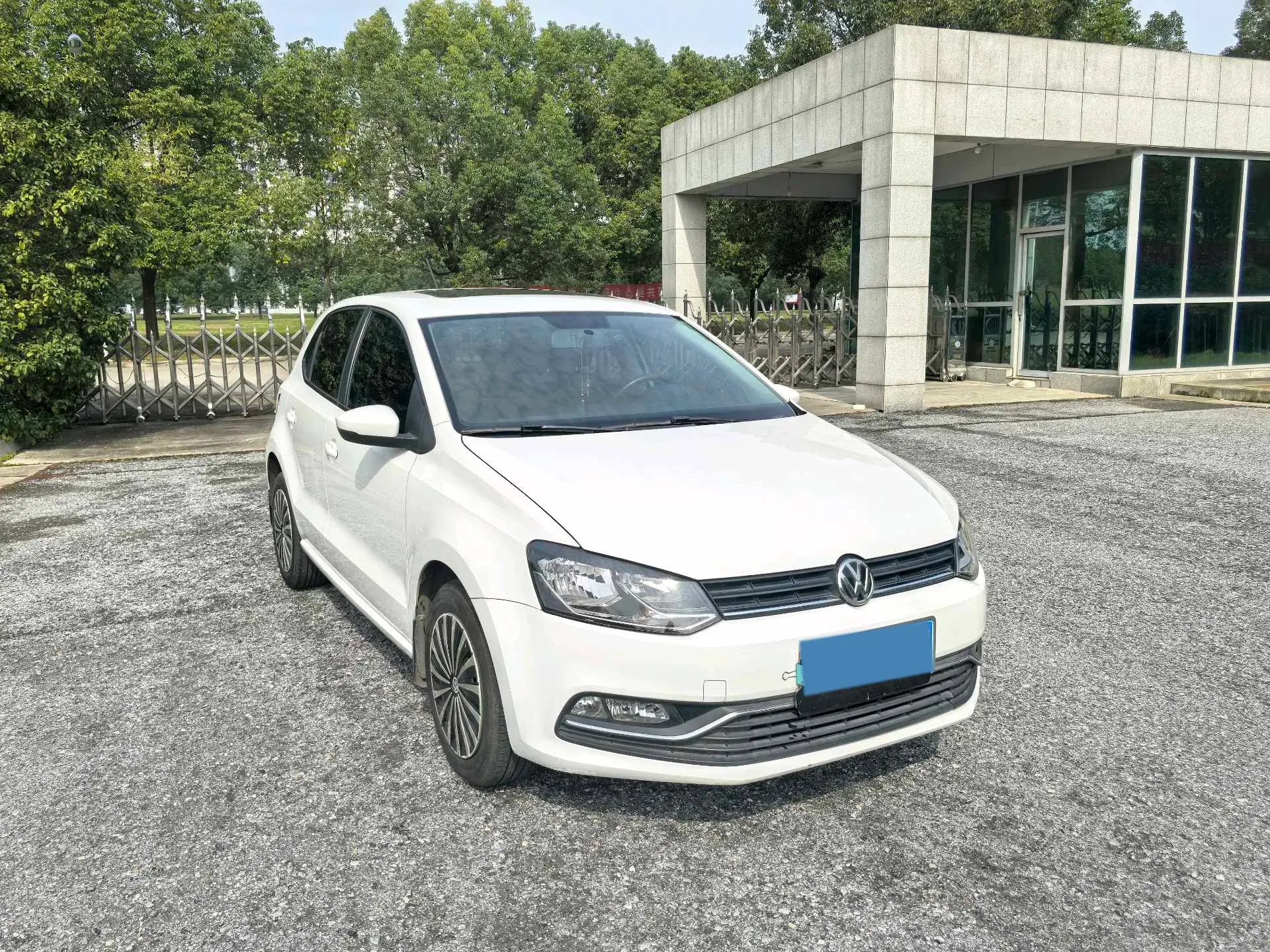 2016 VOLKSWAGEN POLO thumbnail 3