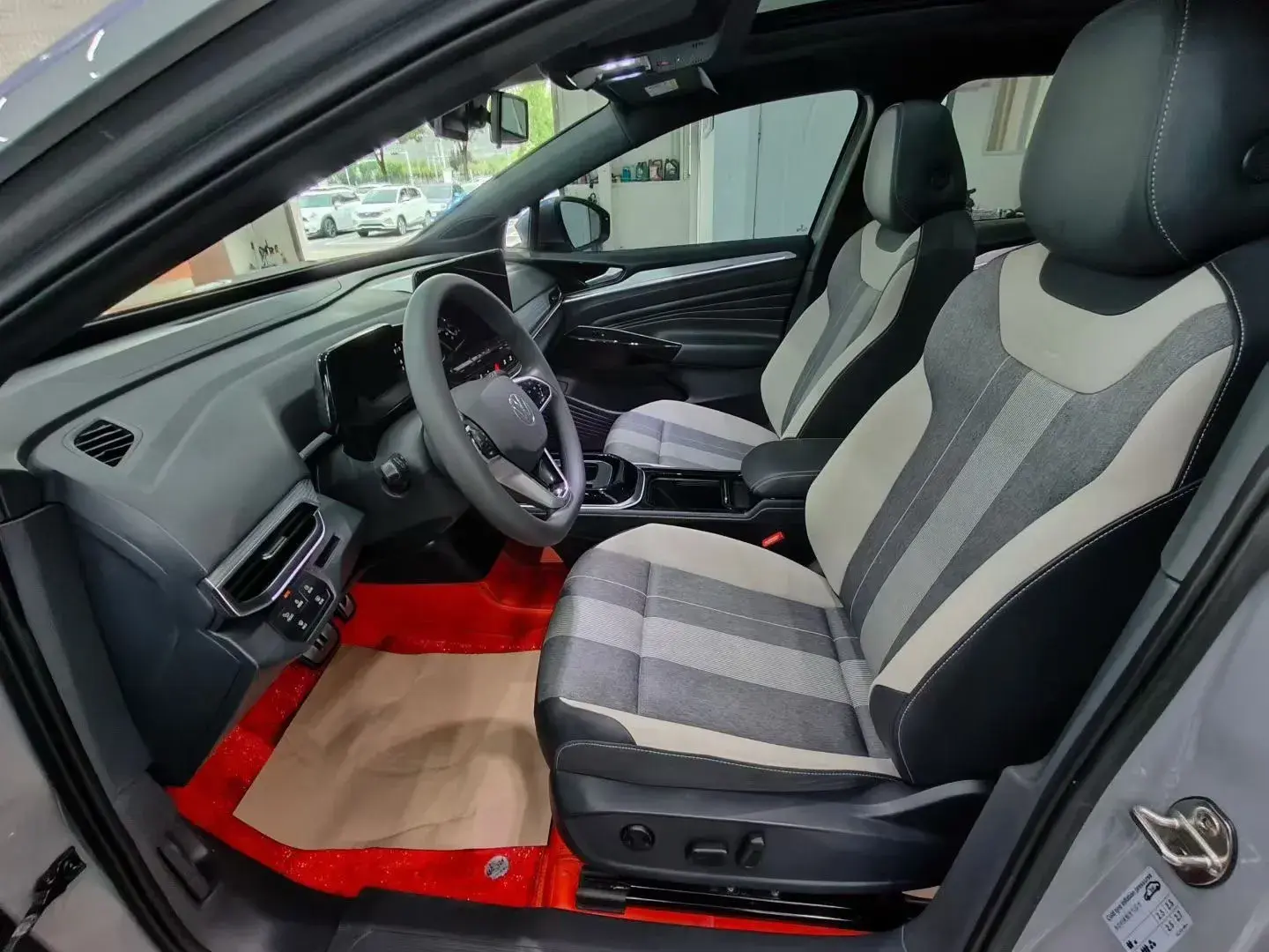 2021 VOLKSWAGEN ID.4 thumbnail 3