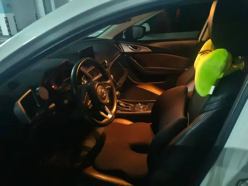 2017 MAZDA 3 thumbnail 4