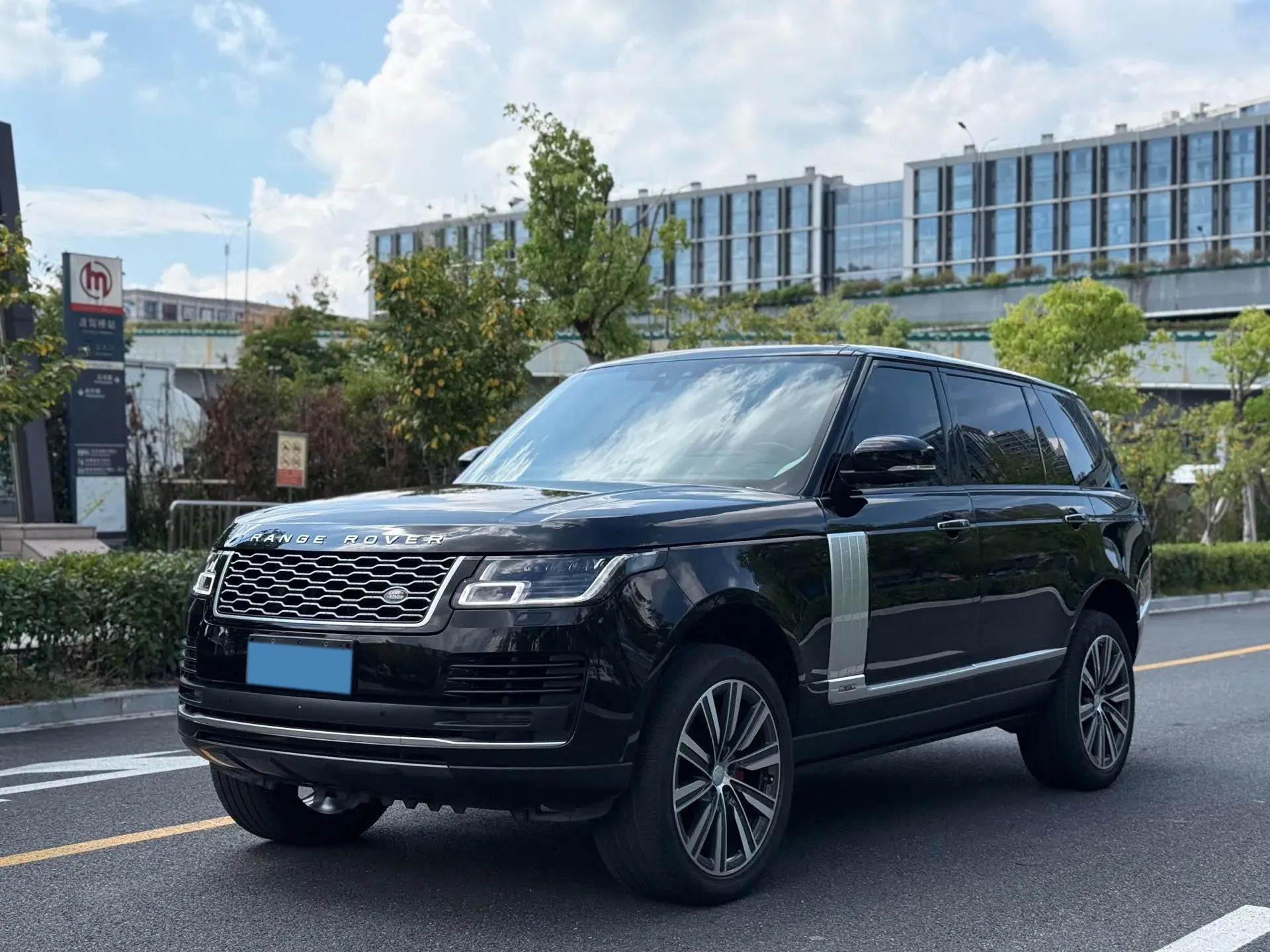 2021 LAND ROVER view 1