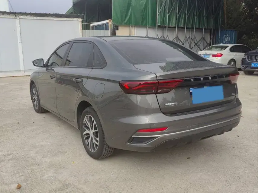2025 GEELY EMGRAND thumbnail 4