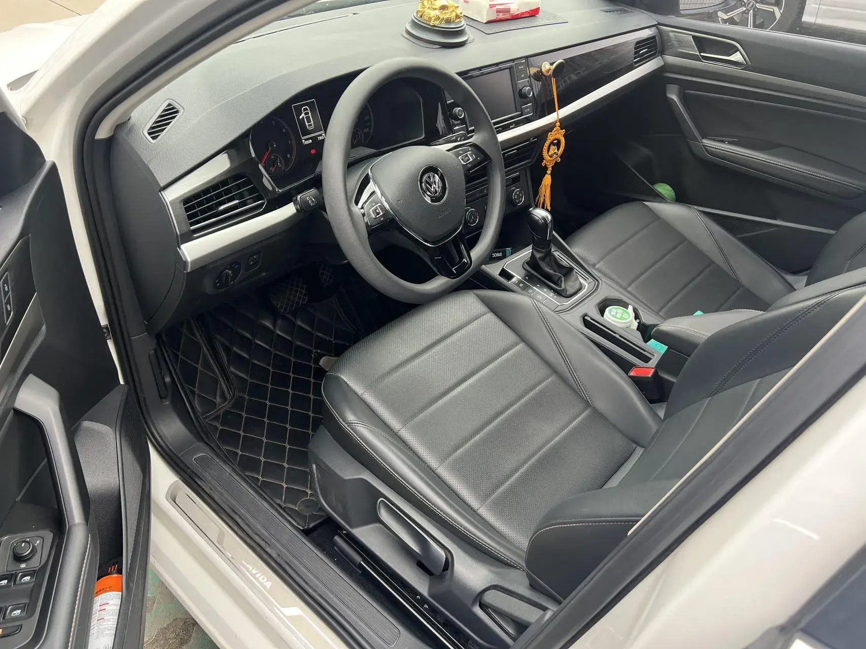 2019 VOLKSWAGEN LAVIDA thumbnail 2