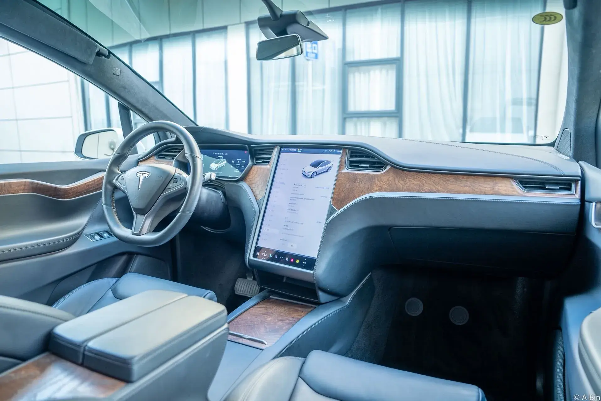 2019 TESLA MODEL thumbnail 4