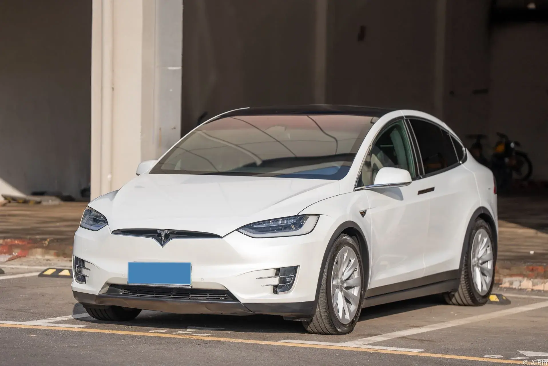 2019 TESLA MODEL view 1