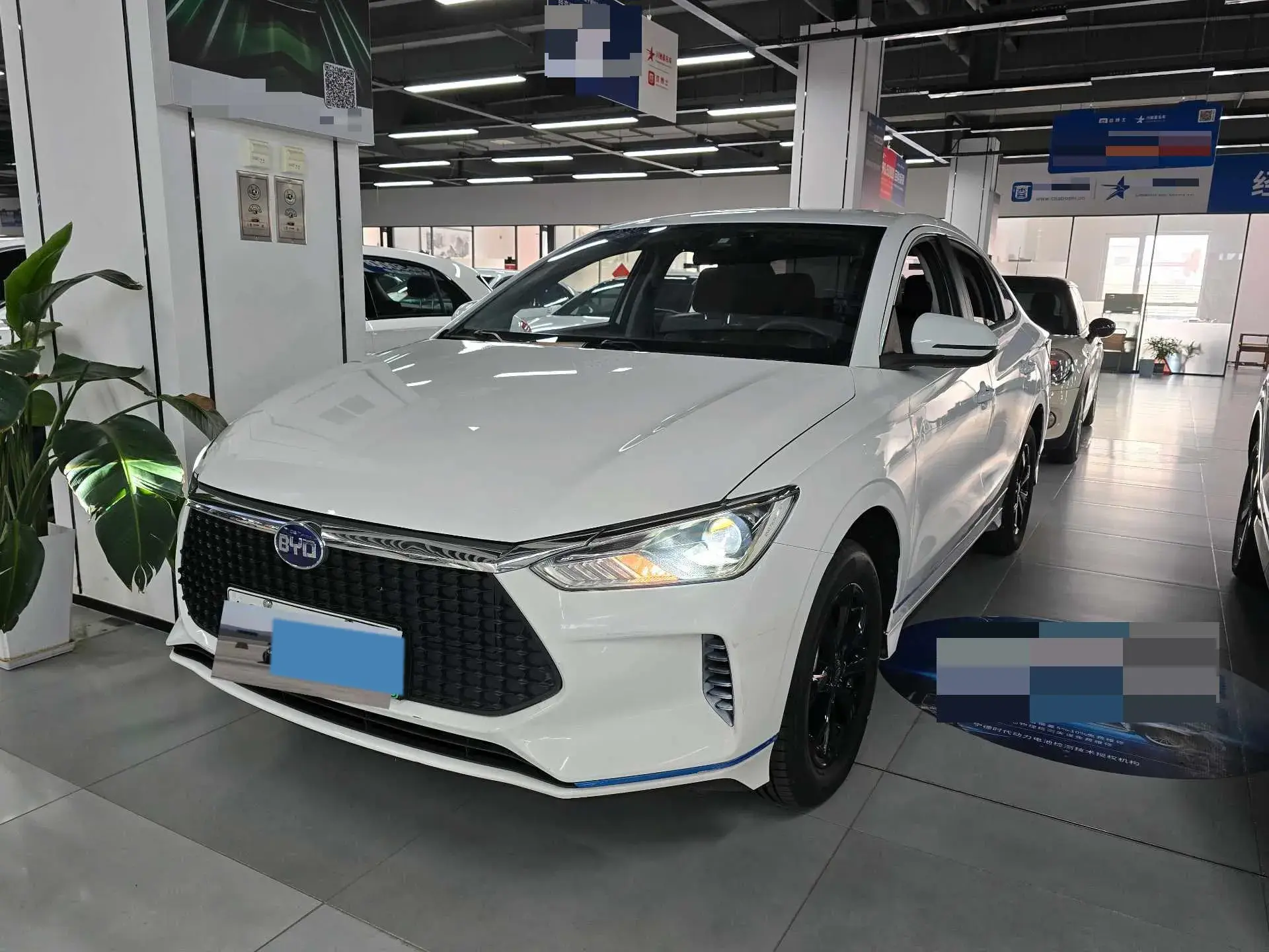 2021 BYD E3 view 1