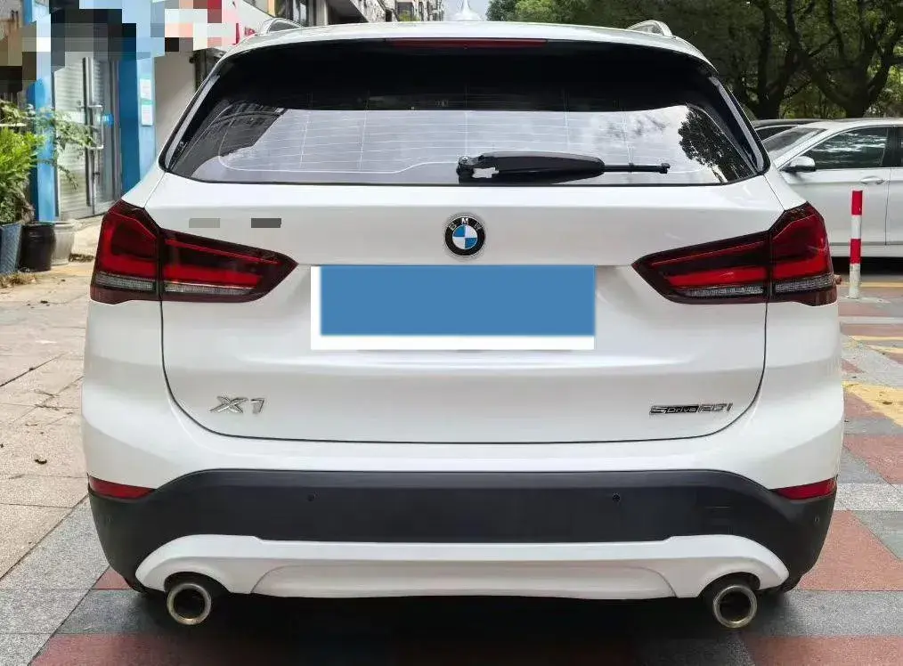 2021 BMW X1 thumbnail 4